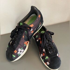 NIKE Floral Shoes Women’s 8.5